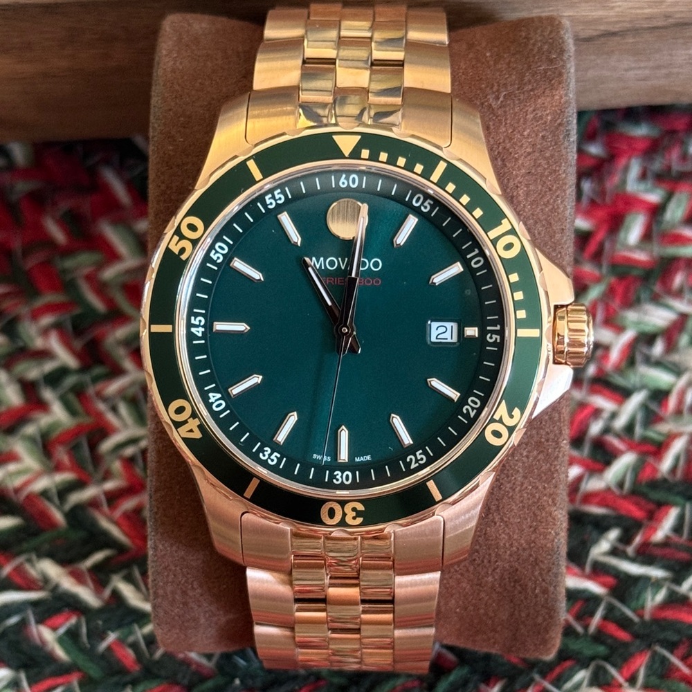 Movado Series 800 Rose Gold/Green Dial 42mm Swiss Made Quartz Watch Mint Piece